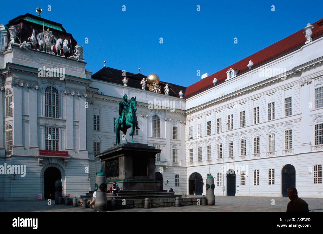 Denkmal von Kaiser Josef II, von Otto Franz ZAUNER aus dem Jahr 1806 vor der 1723-26 von J.E. Fischer von Erlach erbauten Nation Banque D'Images
