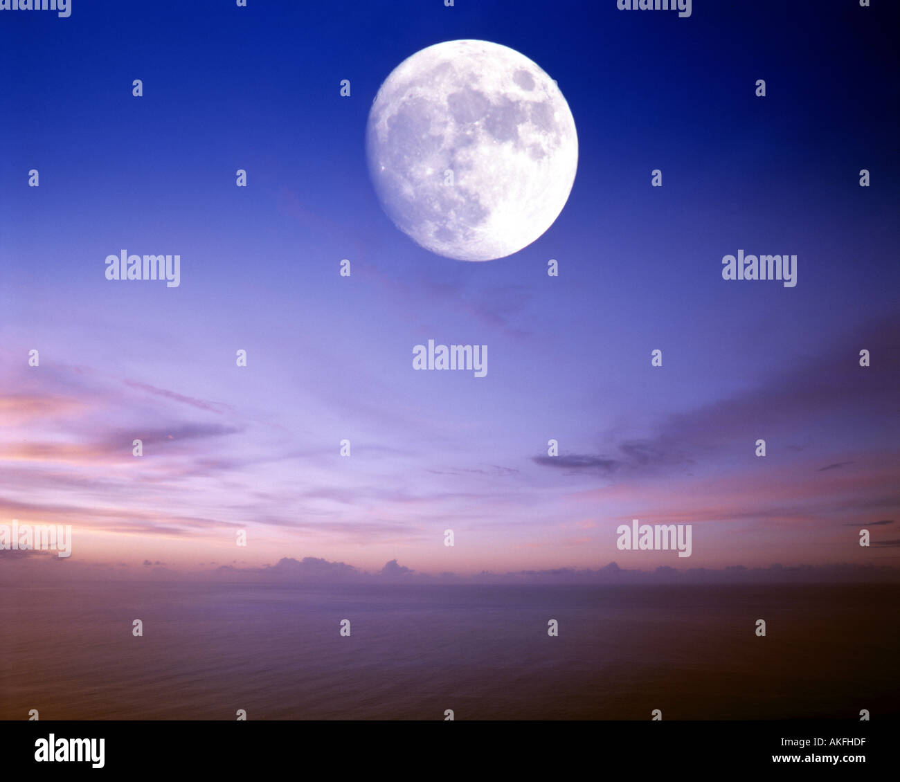 IE - CO.DONEGAL : Lune de l'Atlantique Banque D'Images