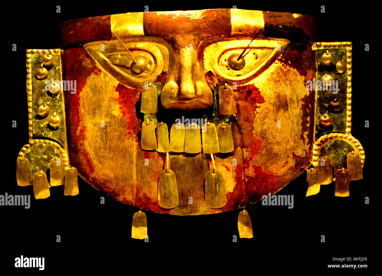 Ancient Golden Inca Mask funéraire Lambayeque (Sicán) du Xe au 12ème siècle Pérou La culture péruvienne Banque D'Images