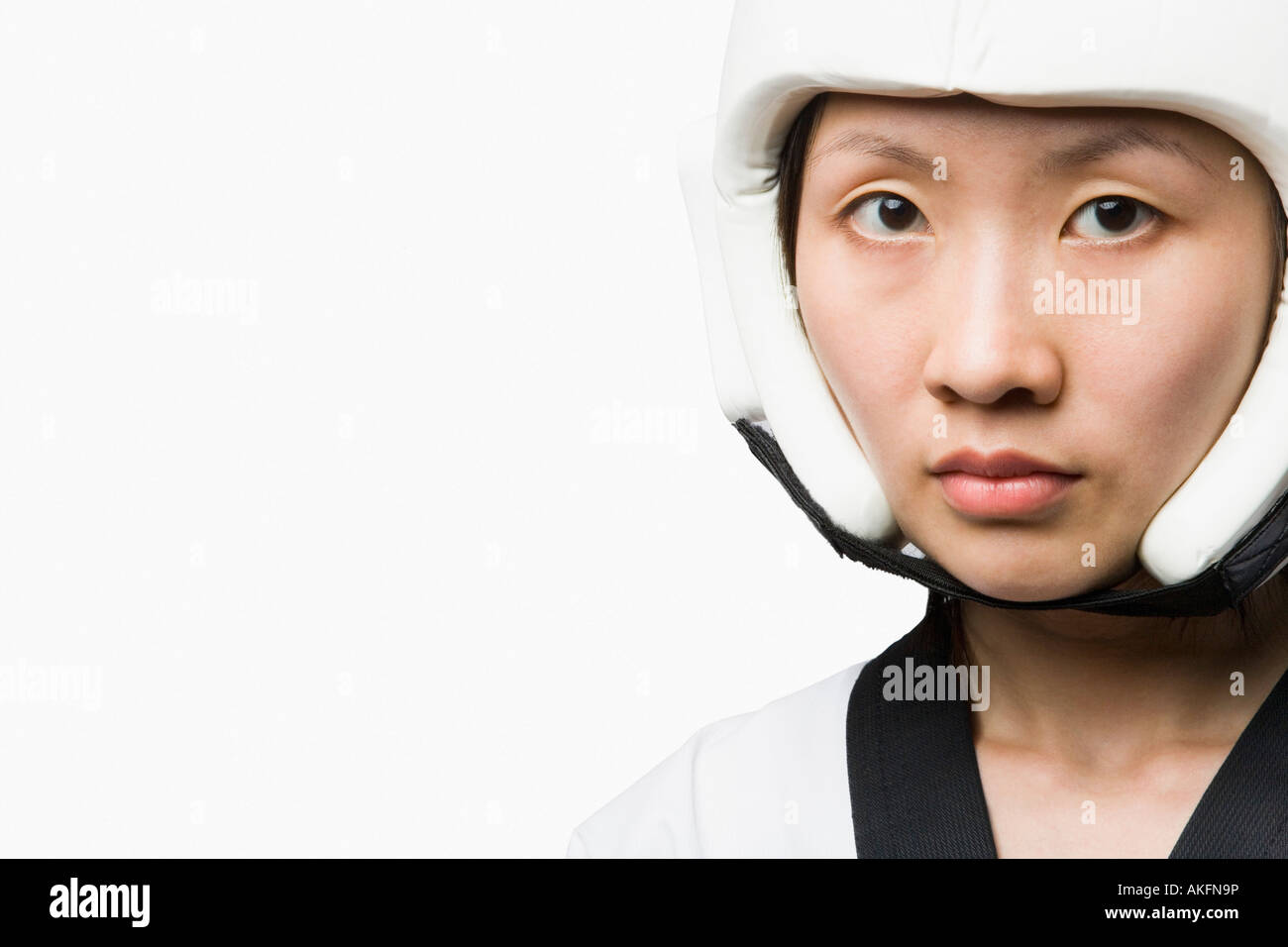 Portrait d'une jeune femme portant un casque de sport Banque D'Images