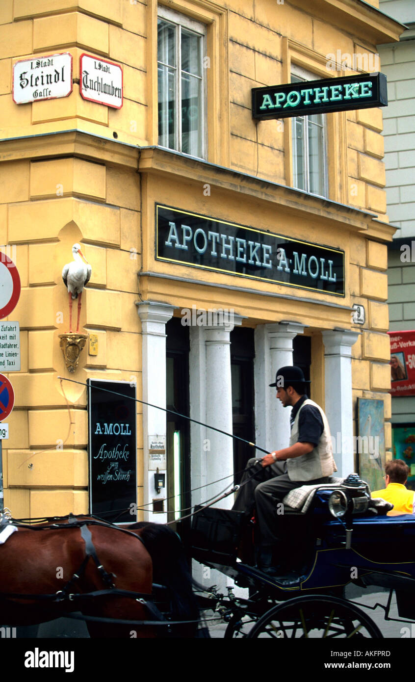 Österreich, Wien I, Tuchlauben, Fiaker vor der Moll-Apotheke Banque D'Images