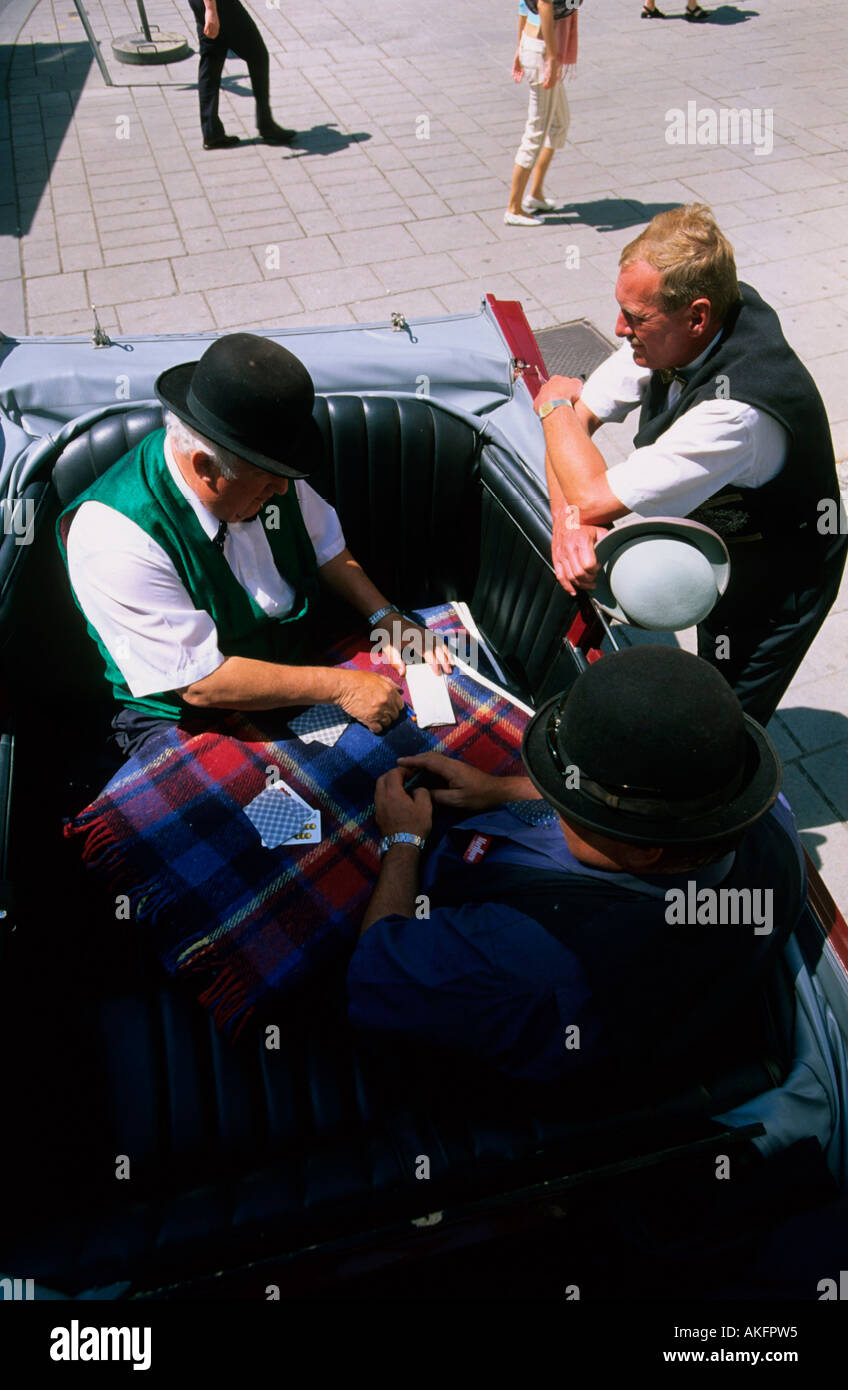 Wien, Österreich, je Fiakerkutscher beim Kartenspiel während eines Wartepause Banque D'Images