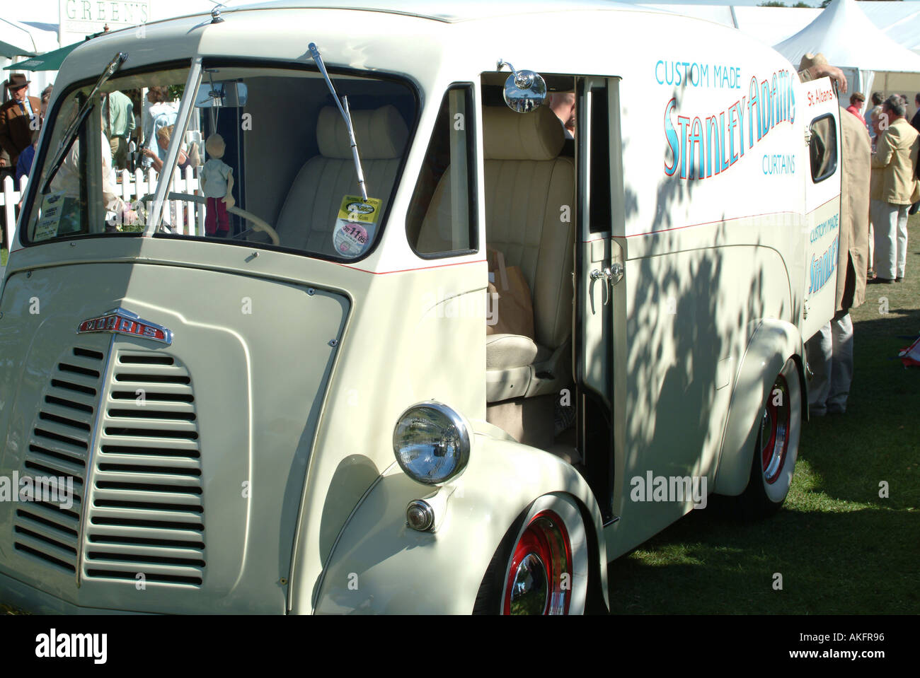 Old Morris Van Commercial à Goodwood evival Meeting 2005 Banque D'Images