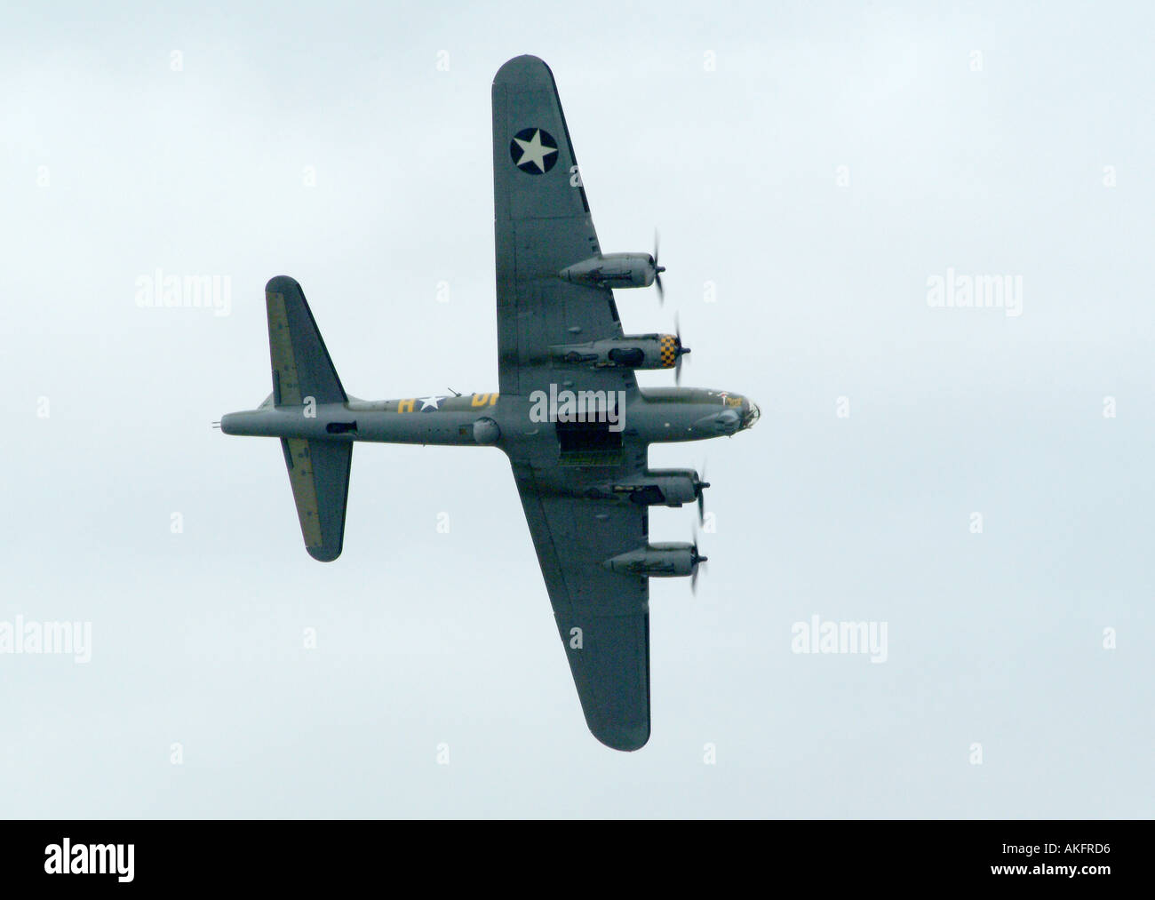 Dernier survivant des Boeing B17 Flying Fortress in UK, survolant l'Aérodrome de Goodwood Banque D'Images