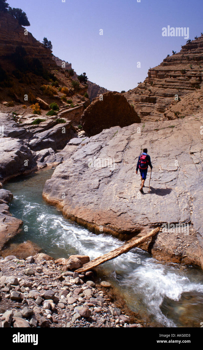 L'homme de fer Brahim Zin de l'avant vers le bas de la gorge M Goun Banque D'Images