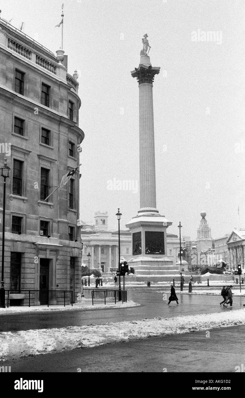 Trafalgar square et la Colonne Nelson de Londres d'hiver Banque D'Images