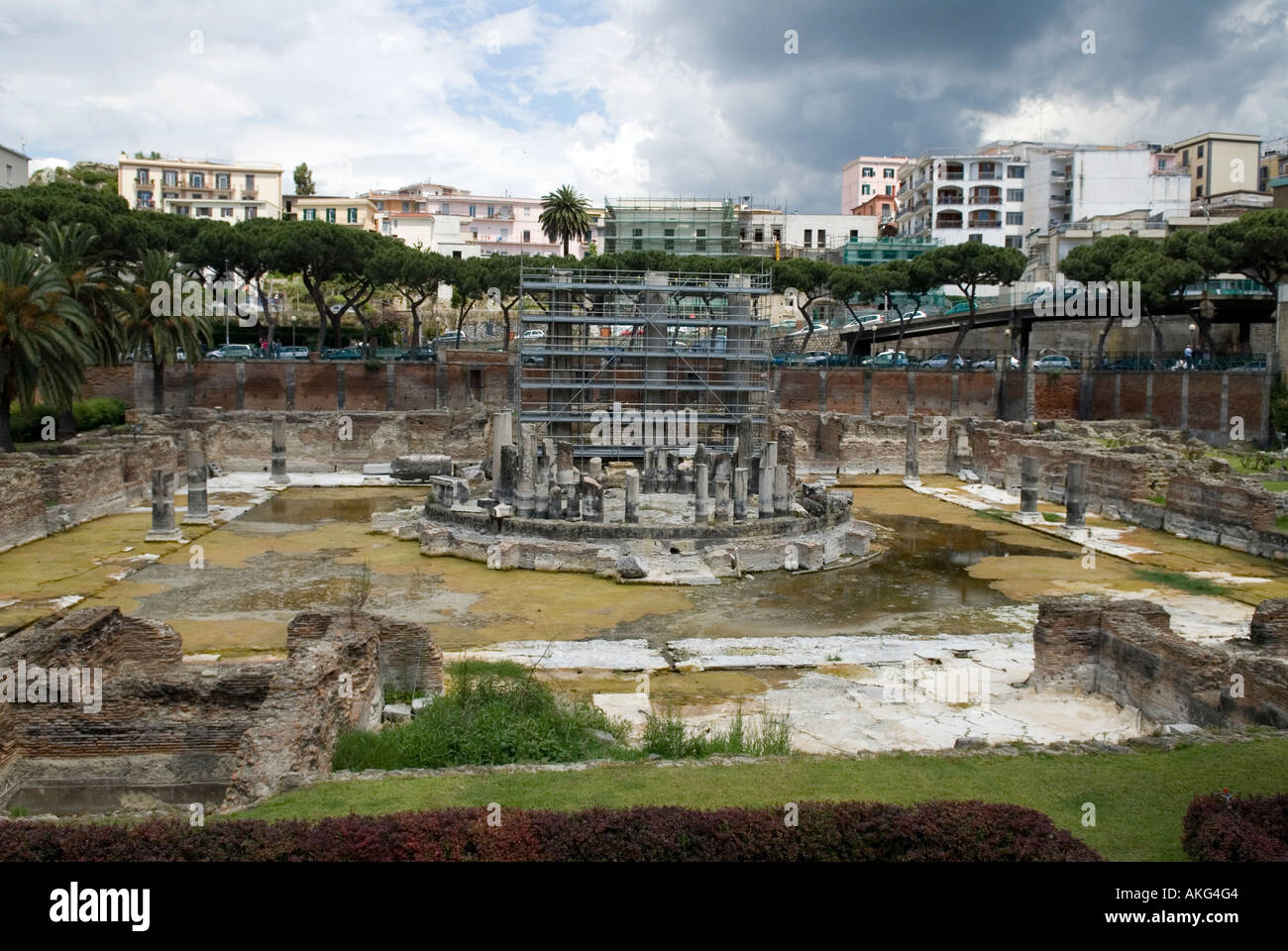 Italie POZZUOLI CAMPANIA DANS LE TEMPLE DE SÉRAPIS 2006 Banque D'Images