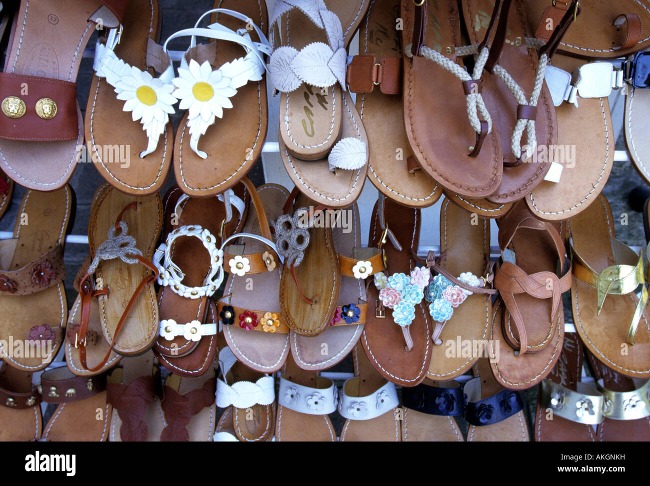 Des sandales, des produits typiques, l'île de Capri, Campanie, Italie Photo  Stock - Alamy