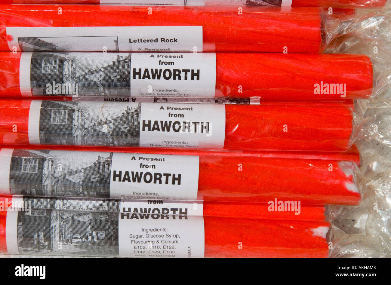 Bâtonnets de rock à vendre dans l'ancienne rue Principale Haworth Yorkshire Angleterre Banque D'Images