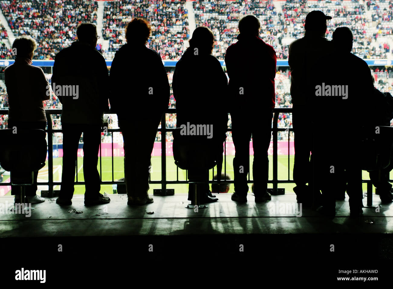 Regarder les gens d'un jeu de sport dans un stadion Banque D'Images