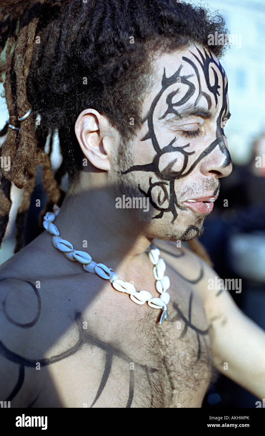 Les protestataires à mai 1999 jour d'émeutes à Trafalgar Square Banque D'Images