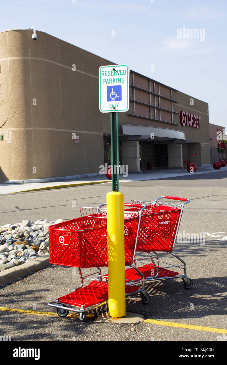 Parking pour handicapés Shopping Carts Banque D'Images