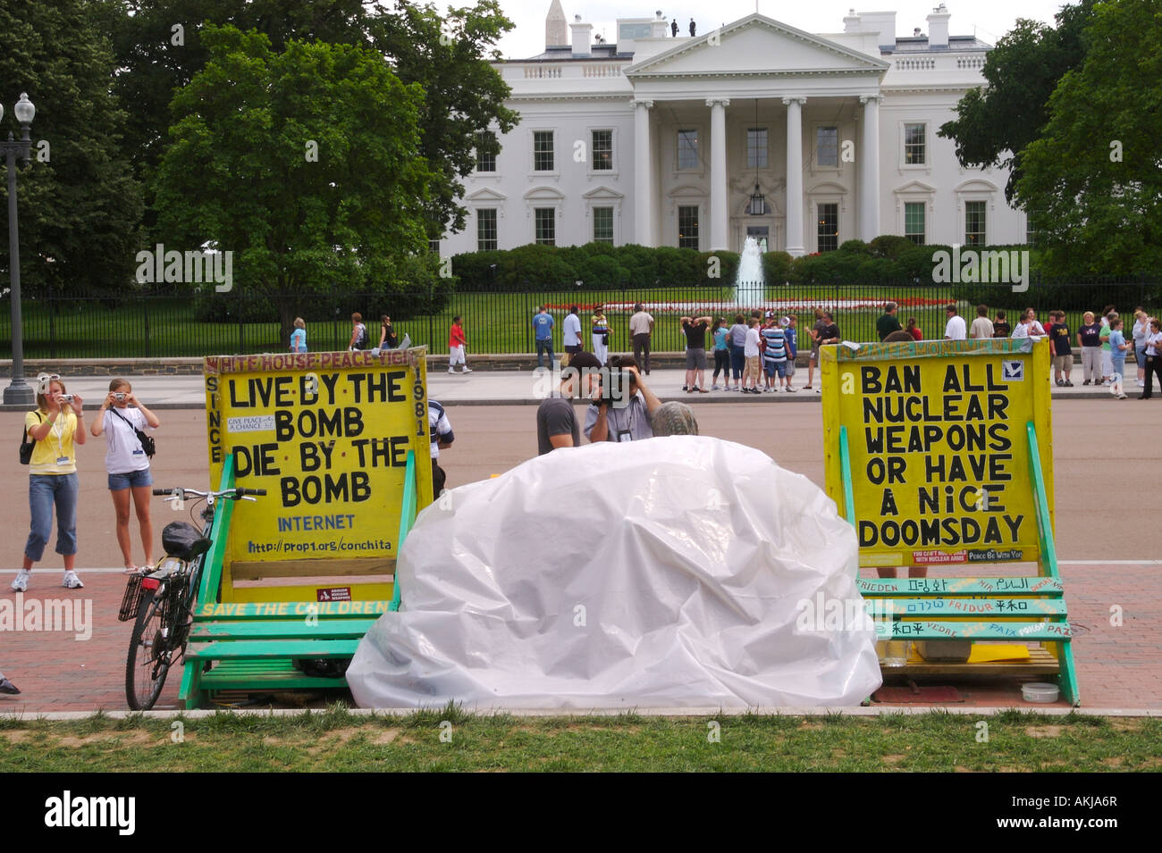 Armes nucléaires manifestant la paix à la Maison Blanche, à Washington, United States Banque D'Images