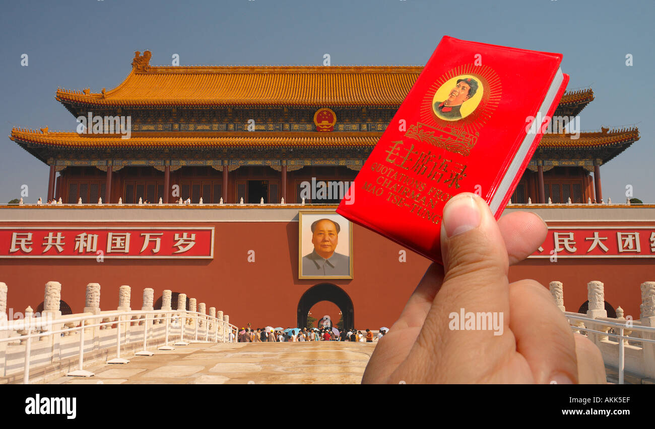 Porte de la paix céleste le petit livre rouge des pensées de Mao place Tiananmen à Beijing en Chine Banque D'Images