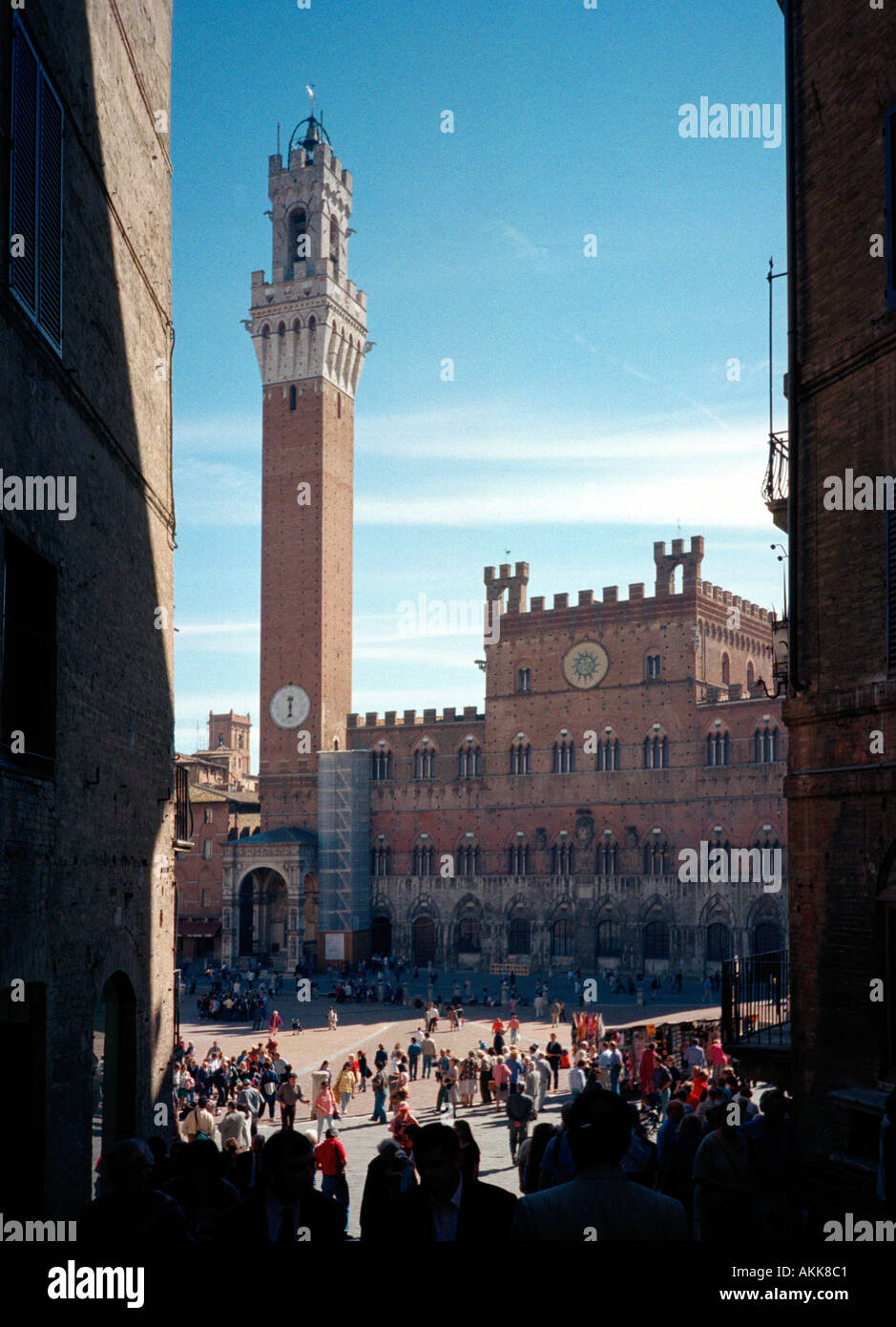 La célèbre Piazza del Campo dans la ville médiévale de Sienne en Italie, où la course de chevaux du Palio a lieu entre le contrade Banque D'Images