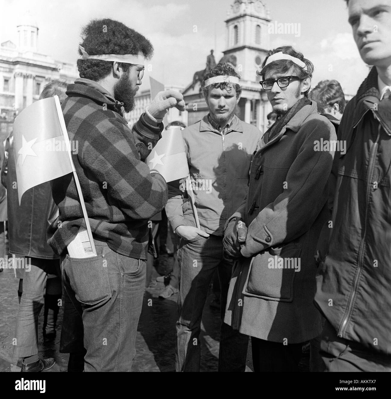 Des manifestants à un jeune guerre Anti-Vietnam Démonstration, Londres, le 17 mars 1968. Banque D'Images