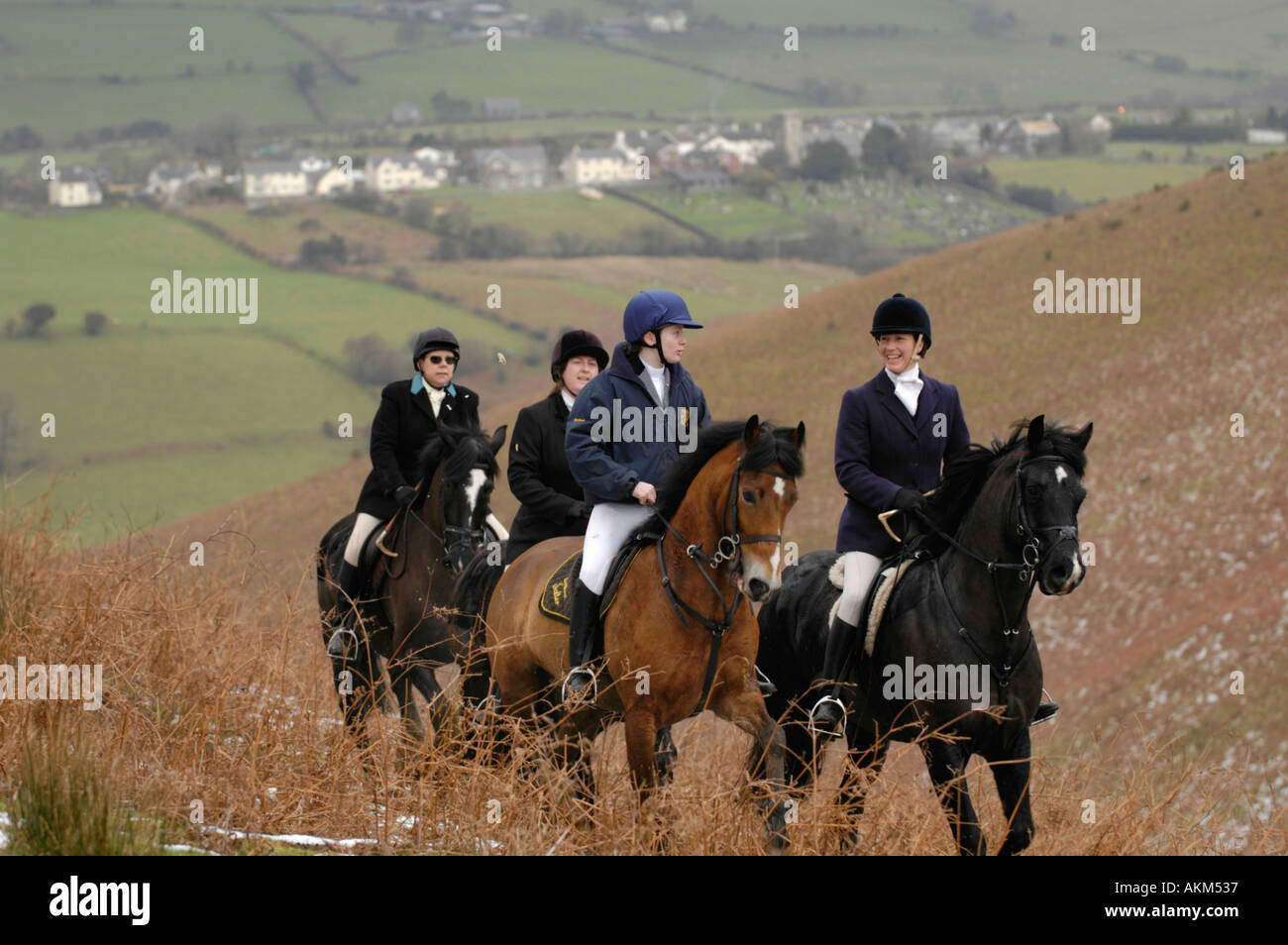 Une partie de l'équitation à travers la recherche de Llangeinor colline au-dessus de Blackmill près de Bridgend Galles du Sud Royaume-uni Boxing Day annuel Fox hunt Banque D'Images