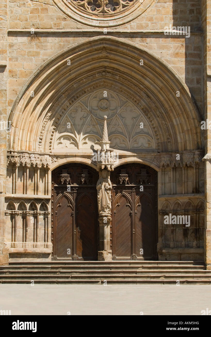 Entrée principale de l'église de San Severino, Morga, Vizcaya, Pays Basque, Espagne Banque D'Images