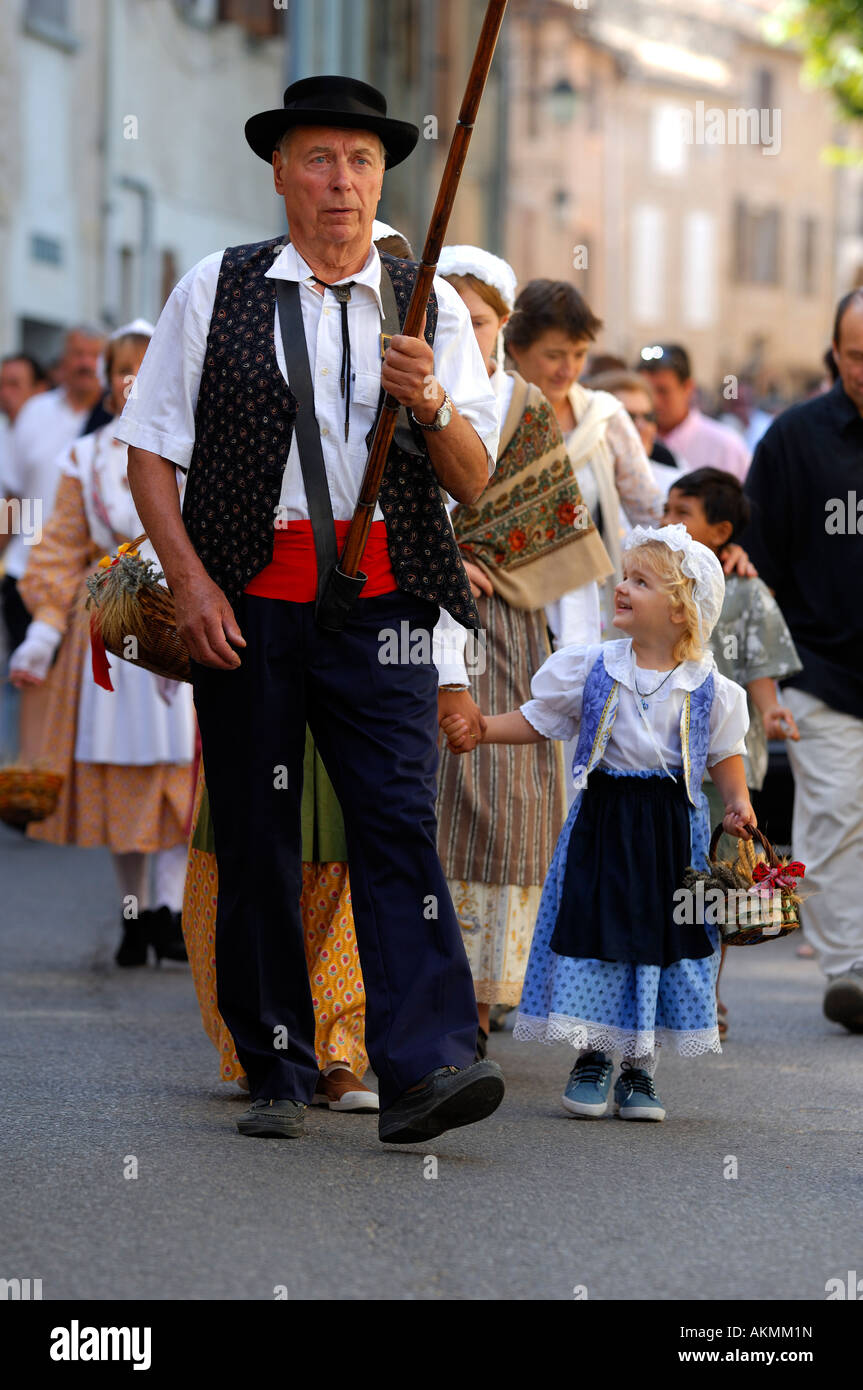La France, Var, Bras village, Bravade, procession de Saint Etienne (Saint  Etienne) en costume traditionnel de Provence Photo Stock - Alamy