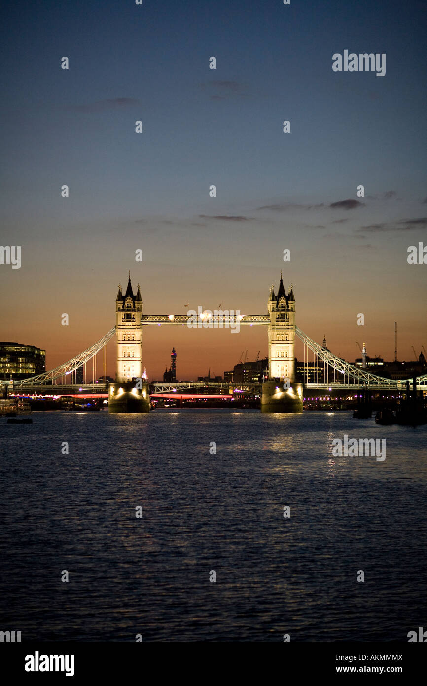 Tower Bridge de nuit. Angleterre Londres Banque D'Images