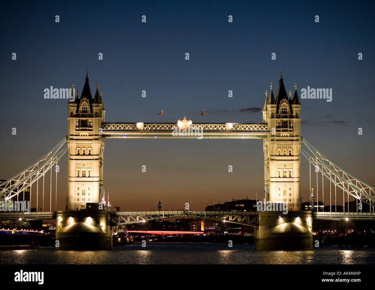 Tower Bridge de nuit. Angleterre Londres Banque D'Images