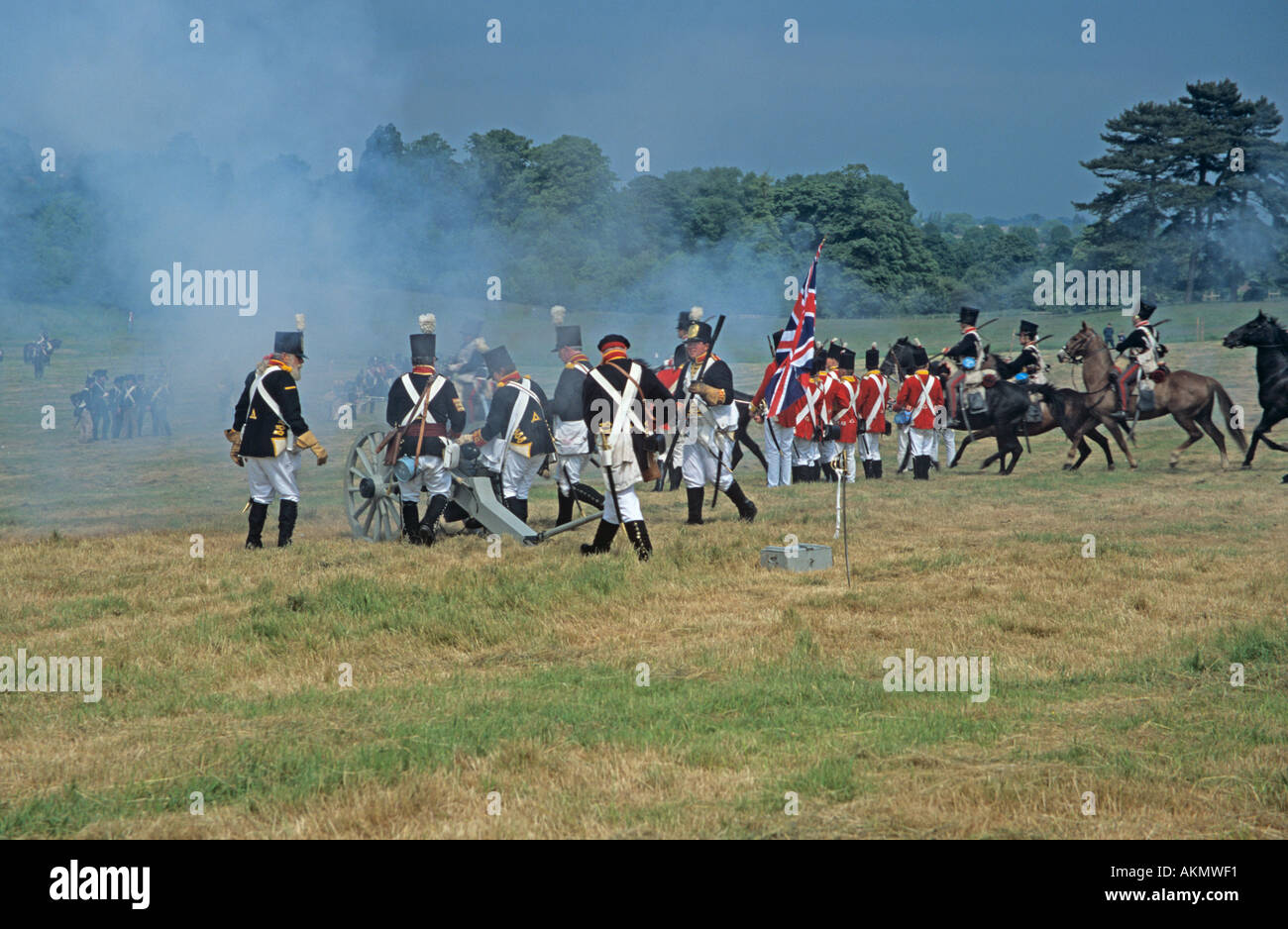 SURREY UK Juin La reconstitution de la bataille de Waterloo l'amorçage leurs canons britanniques Banque D'Images