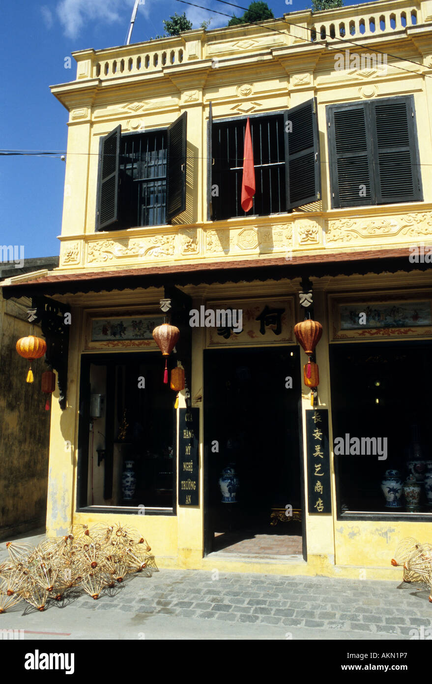 Maisons étroites traditionnelles de Tran Phu St, Hoi An, Viet Nam Banque D'Images