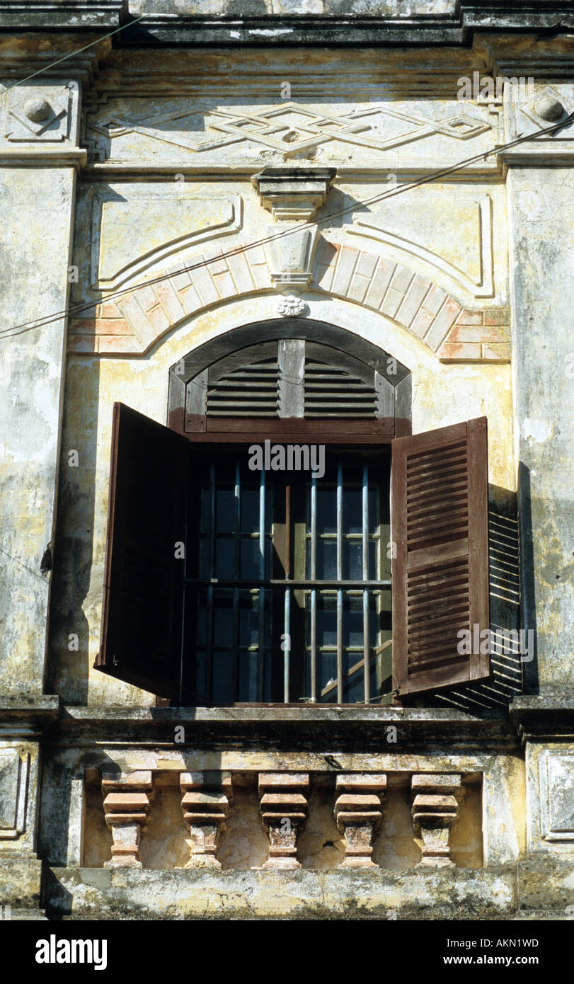 Vieilles maisons en style colonial français Nguyen Thai Hoc St, Hoi An, Viet Nam Banque D'Images