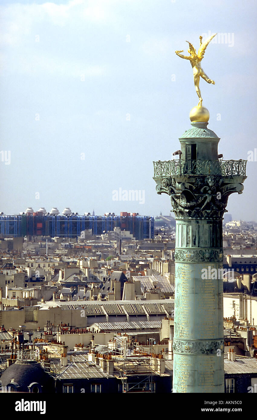 PARIS France, paysage urbain Statue 'esprit de liberté' sur le dessus de la colonne Bastille / (architecte crédit : Jean-Louis Duc) Scenic, statue ange paris, romantique Banque D'Images
