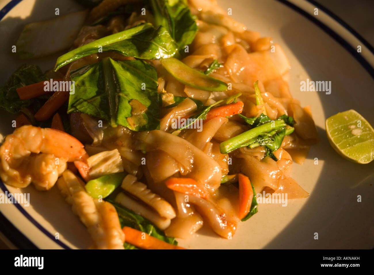 Sauté de poulet aux noix de cajou Thai Food Hat Rai Leh Railay West Laem Phra Nang Railay Thaïlande Krabi Banque D'Images