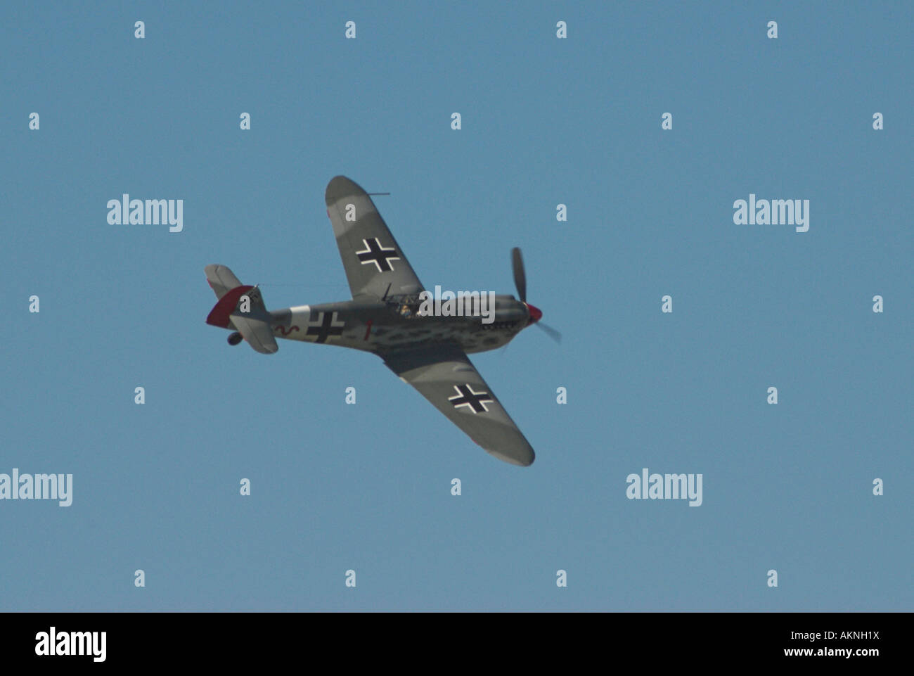 Un Messerschmitt 109 Buchon en vol au-dessus de l'aérodrome à Shoreham Airshow 2007. Banque D'Images