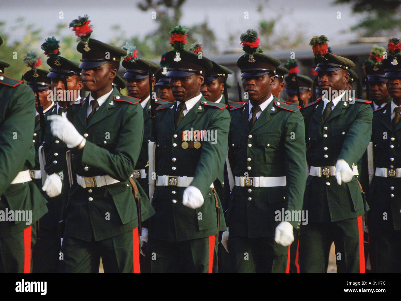 Soldiers marching Afrique Nigeria Banque D'Images