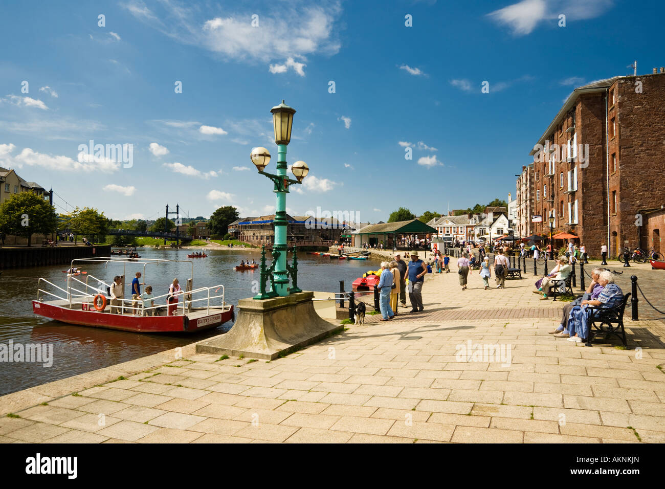 Exeter quay - Butts Ferry traversant la rivière Exe, Devon UK en été Banque D'Images