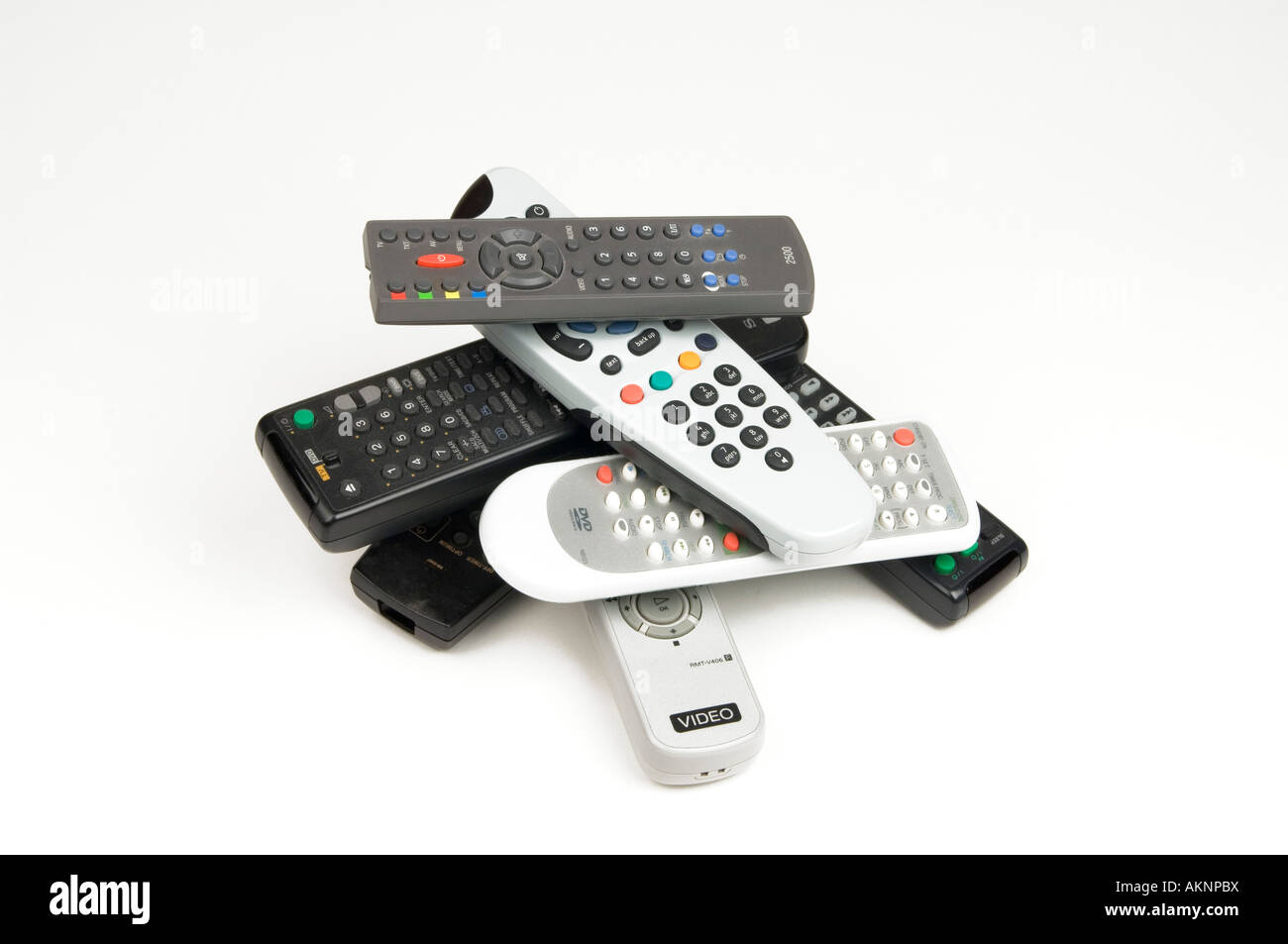 Une collection d'unités de commande à distance pour contrôler, TV et DVD audio parts Banque D'Images