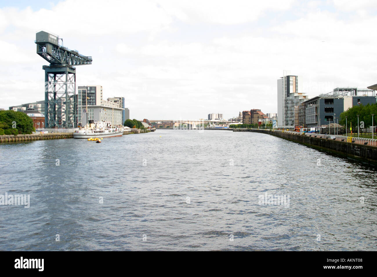 Vue vers l'Est le long de la rivière Clyde Glasgow city centre Banque D'Images