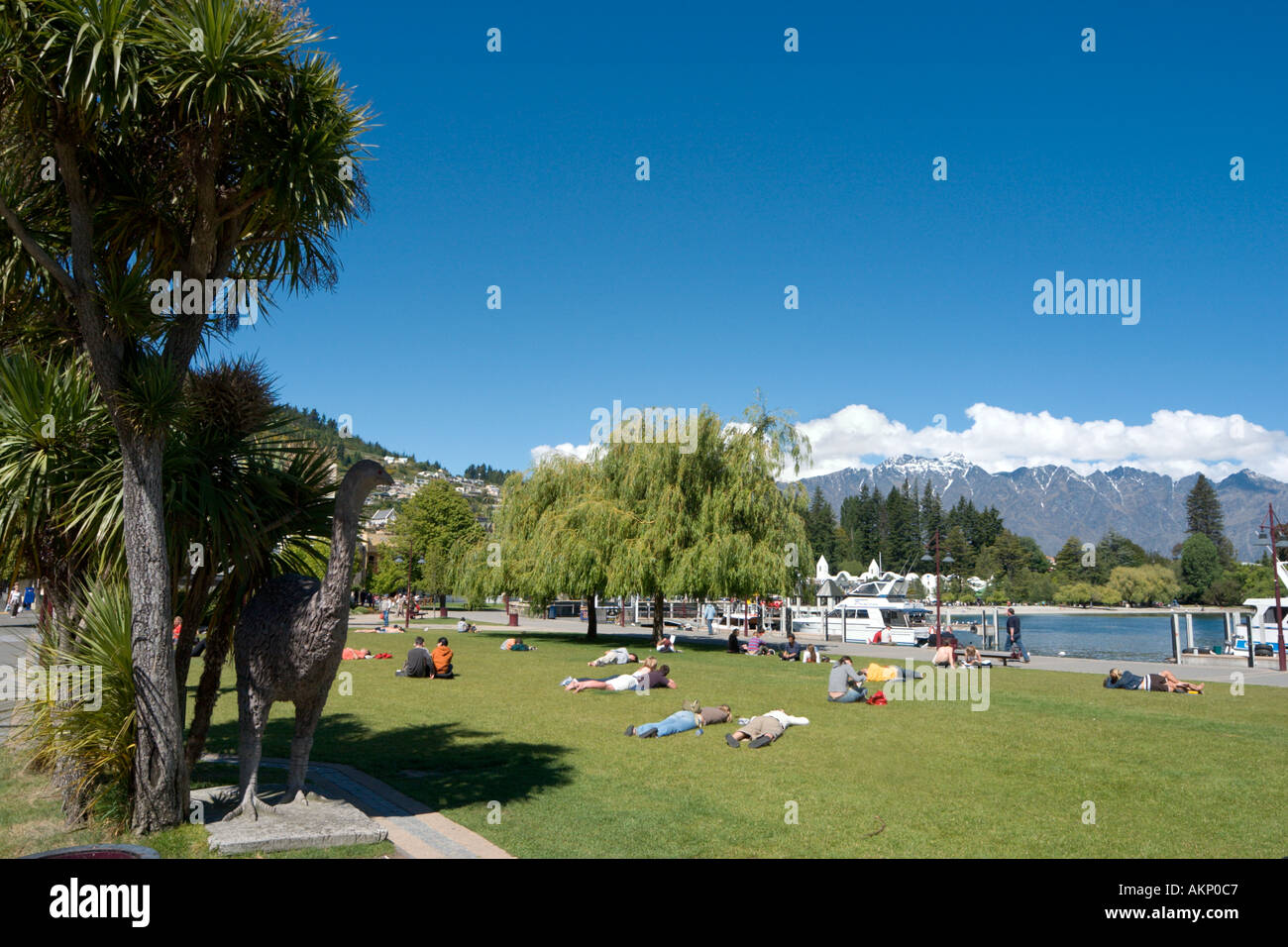 Quai du parc et sur les rives du lac Wakatipu, Queenstown, île du Sud, Nouvelle-Zélande Banque D'Images