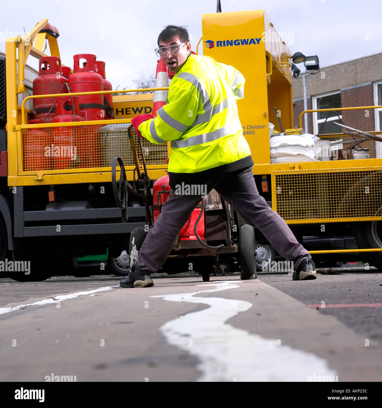 La peinture des panneaux routiers mal fait Banque D'Images