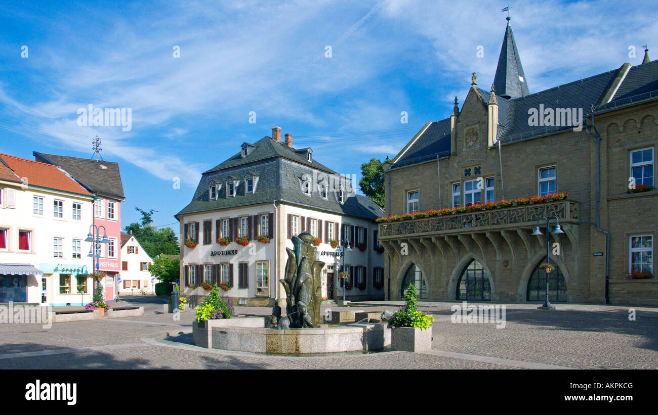 Marktplatz mit Apotheke, Rathaus und Marktbrunnen dans Bad Sobernheim, Nahetal, Rheinland-Pfalz Banque D'Images