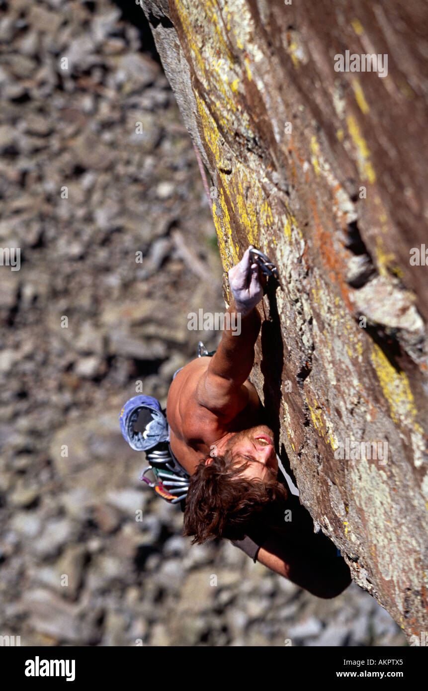 Mark Davis d'Escalade sur mur d'Ophir près de Telluride, Colorado USA Banque D'Images