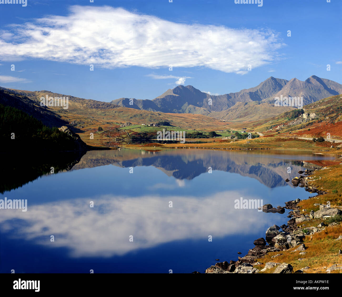 Gb - Pays de Galles : llynnau mymbyr et le mont Snowdon Banque D'Images