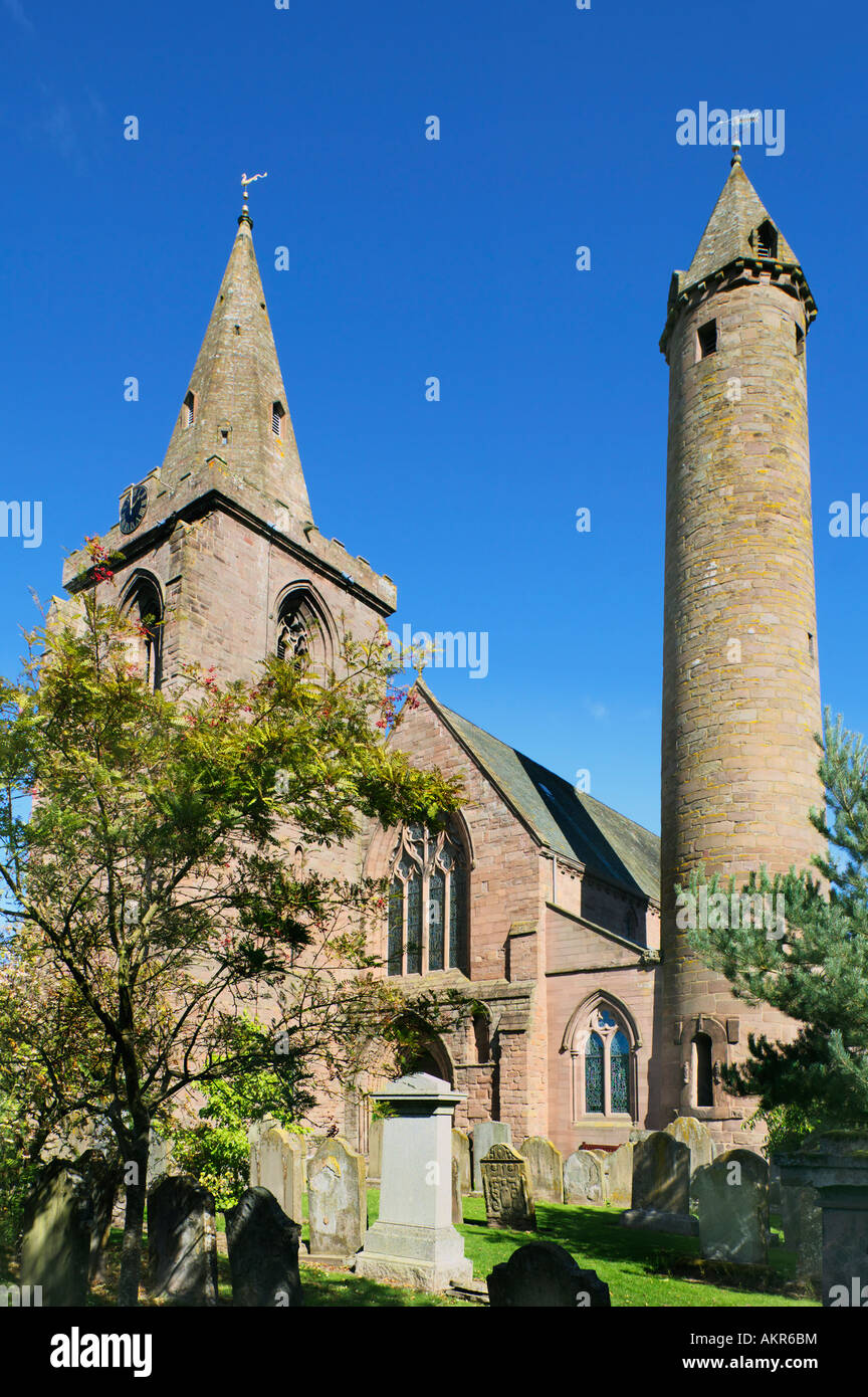 Brechin Cathedral et Tour Ronde, Brechin, Angus, Scotland, UK Banque D'Images