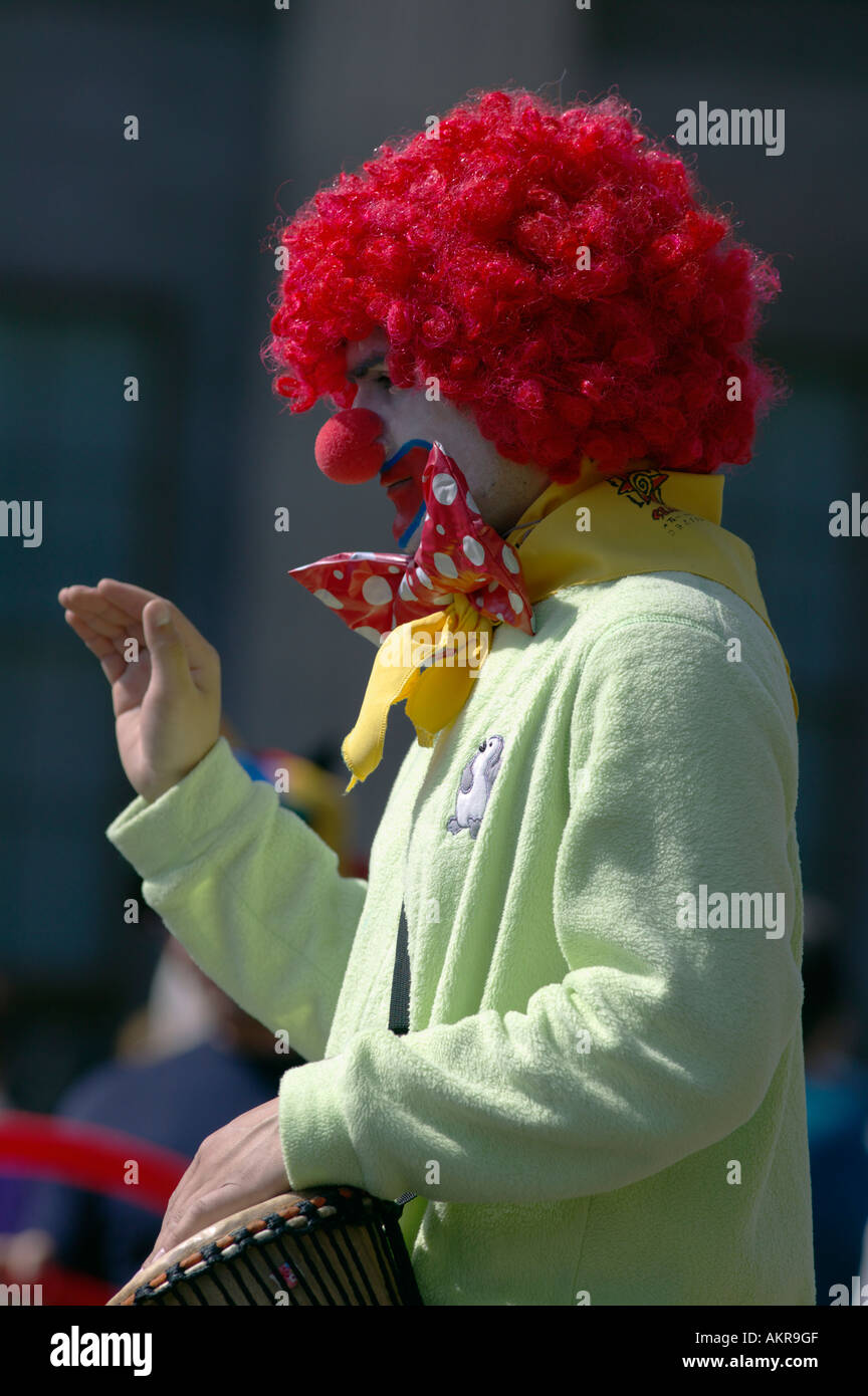 Les droits de l'statue vêtu comme un clown au Festival d'Edinburgh, Édimbourg, Écosse Banque D'Images