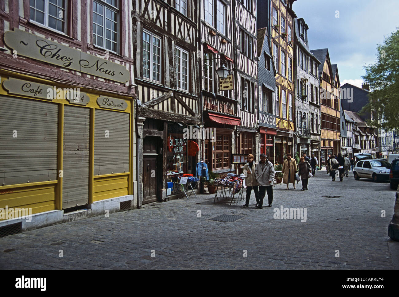 ROUEN NORMANDIE FRANCE UE typique vieux bâtiments en bois d'avril dans la rue Martainville Banque D'Images