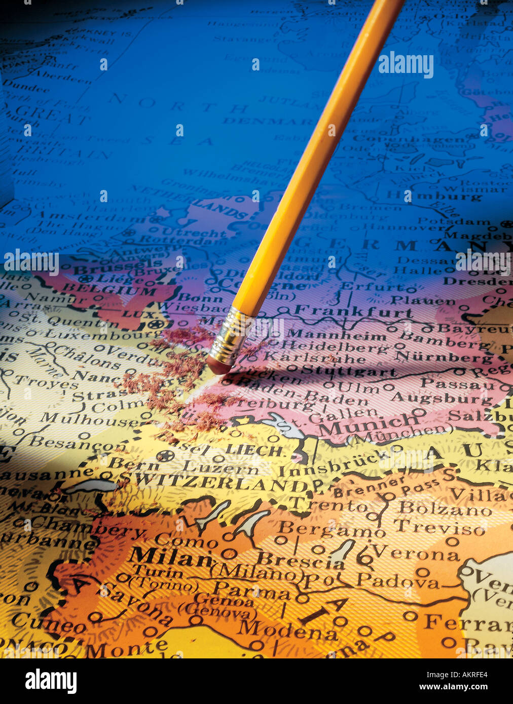 Effacer crayon pensionnaires sur la carte internationale Banque D'Images