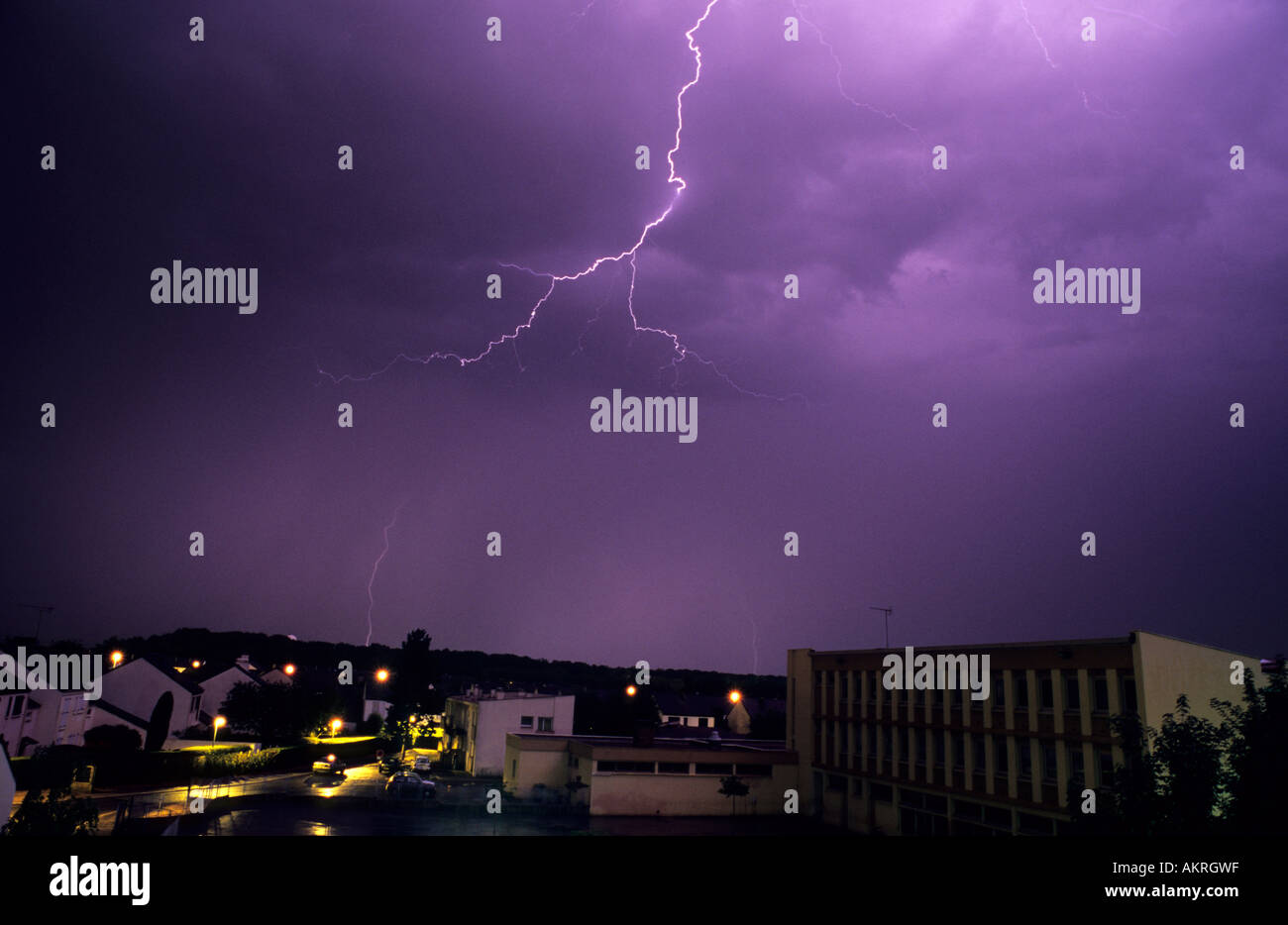 La France, la ville de Maurepas, orage foudre Banque D'Images