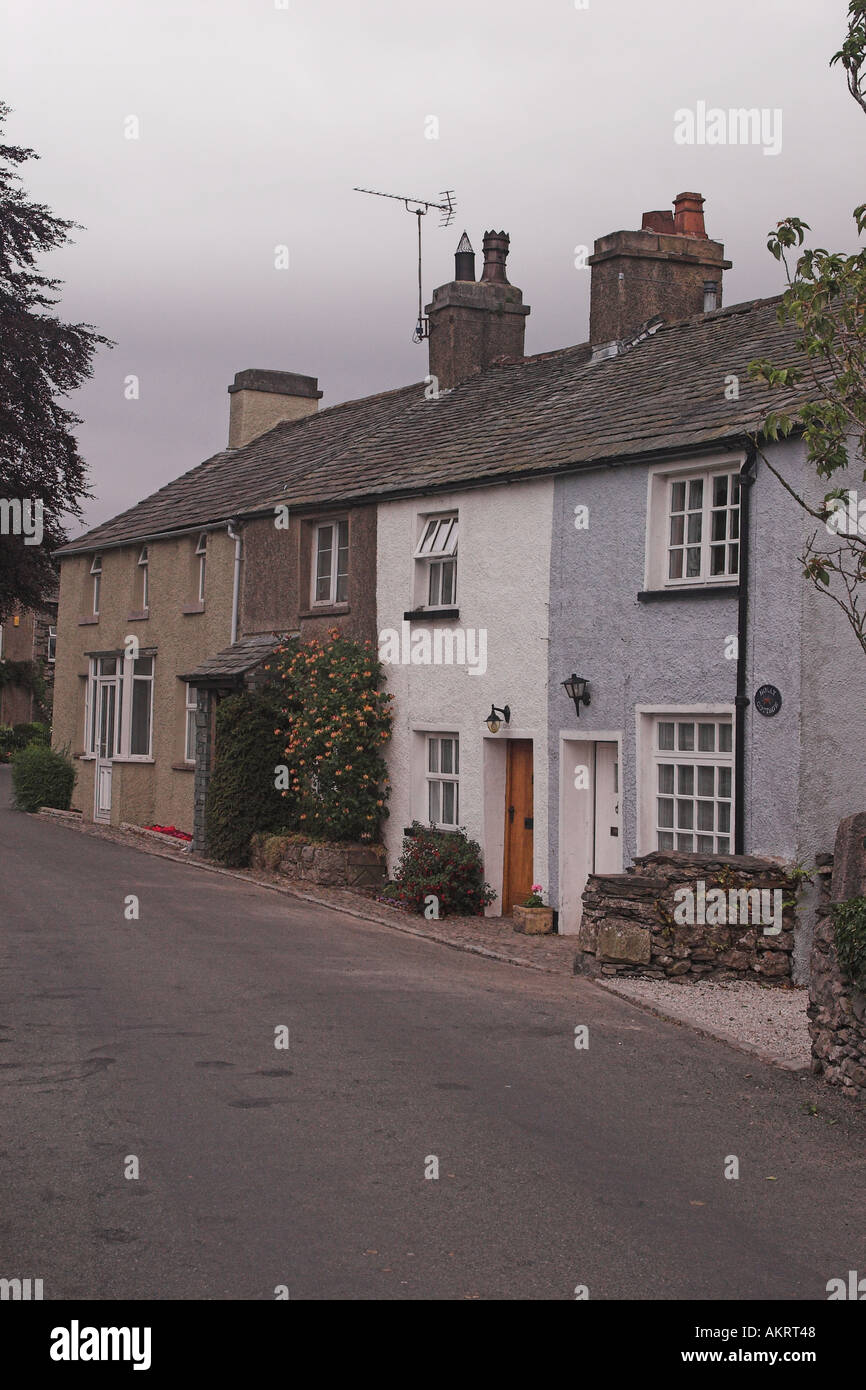Une rangée de maisons en anglais traditionnel cartmel, Cumbria, Royaume-Uni Banque D'Images