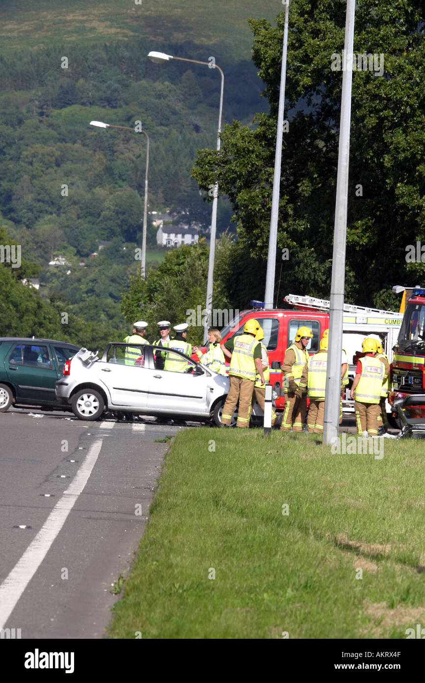 Accident de la circulation sur une route à deux voies Banque D'Images