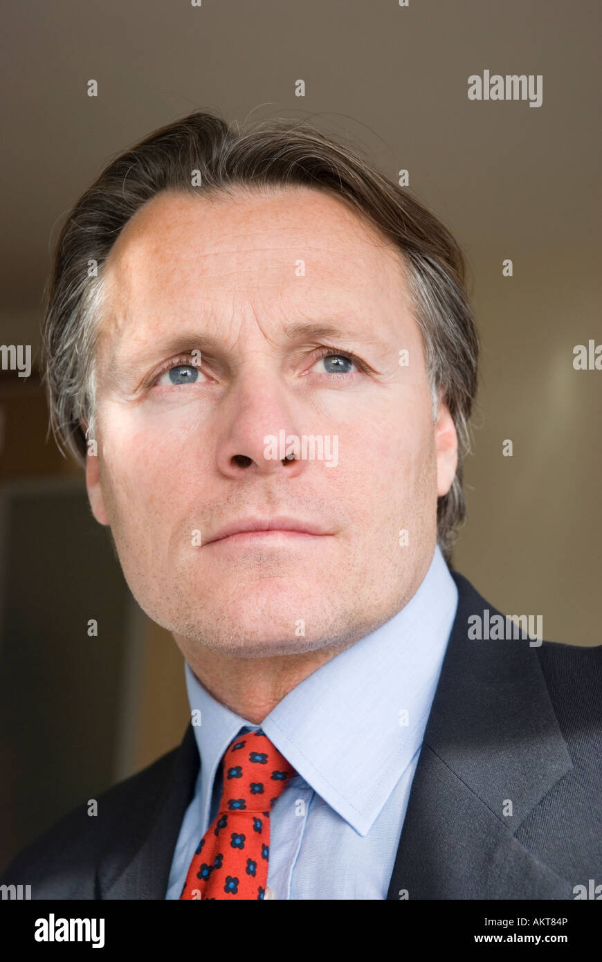 Portrait couleur d'un beau couple déterminé. Banque D'Images