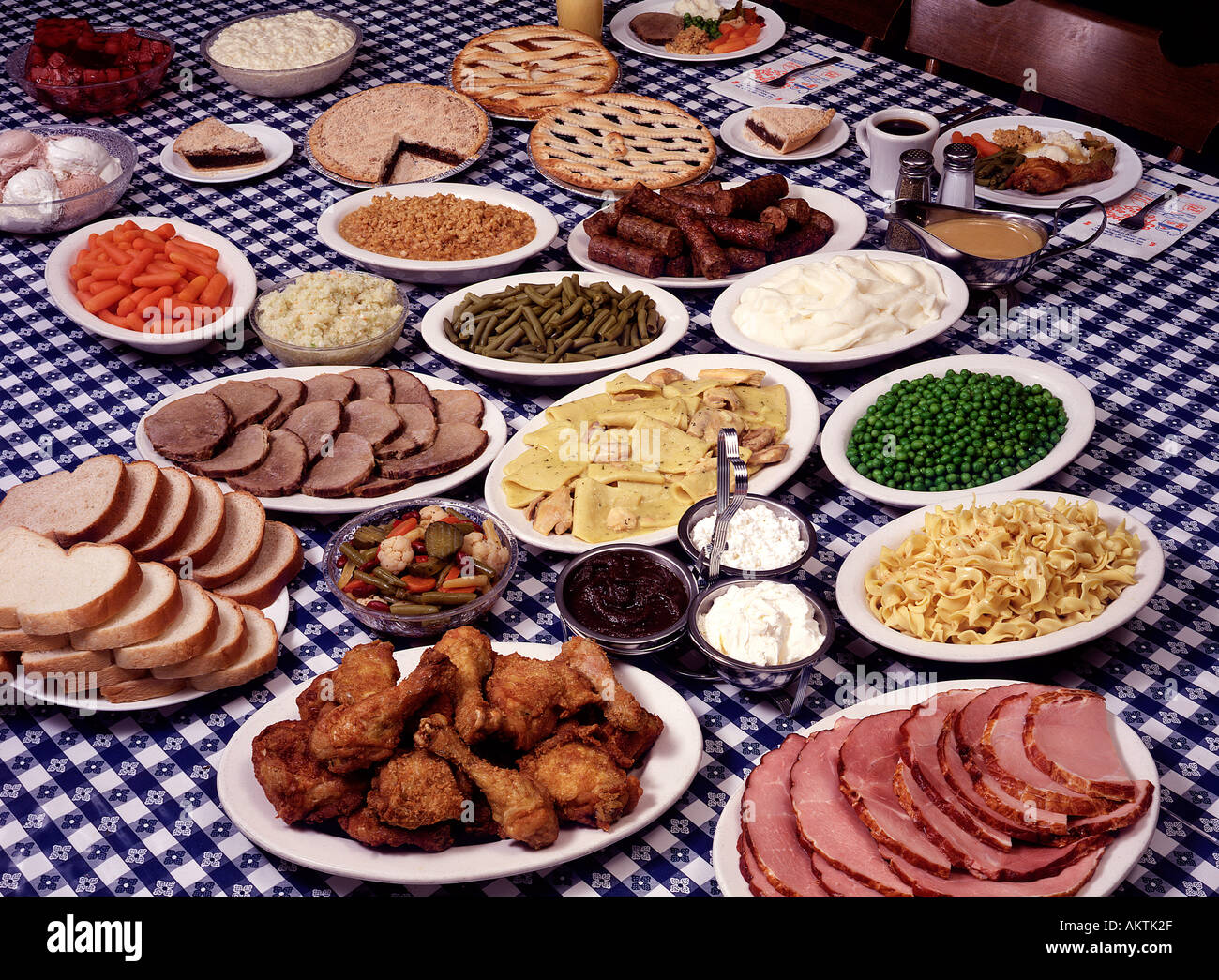 PA Dutch family style Repas dîner à carreaux bleu Cuisine nappe de table Bon Appétit Banque D'Images