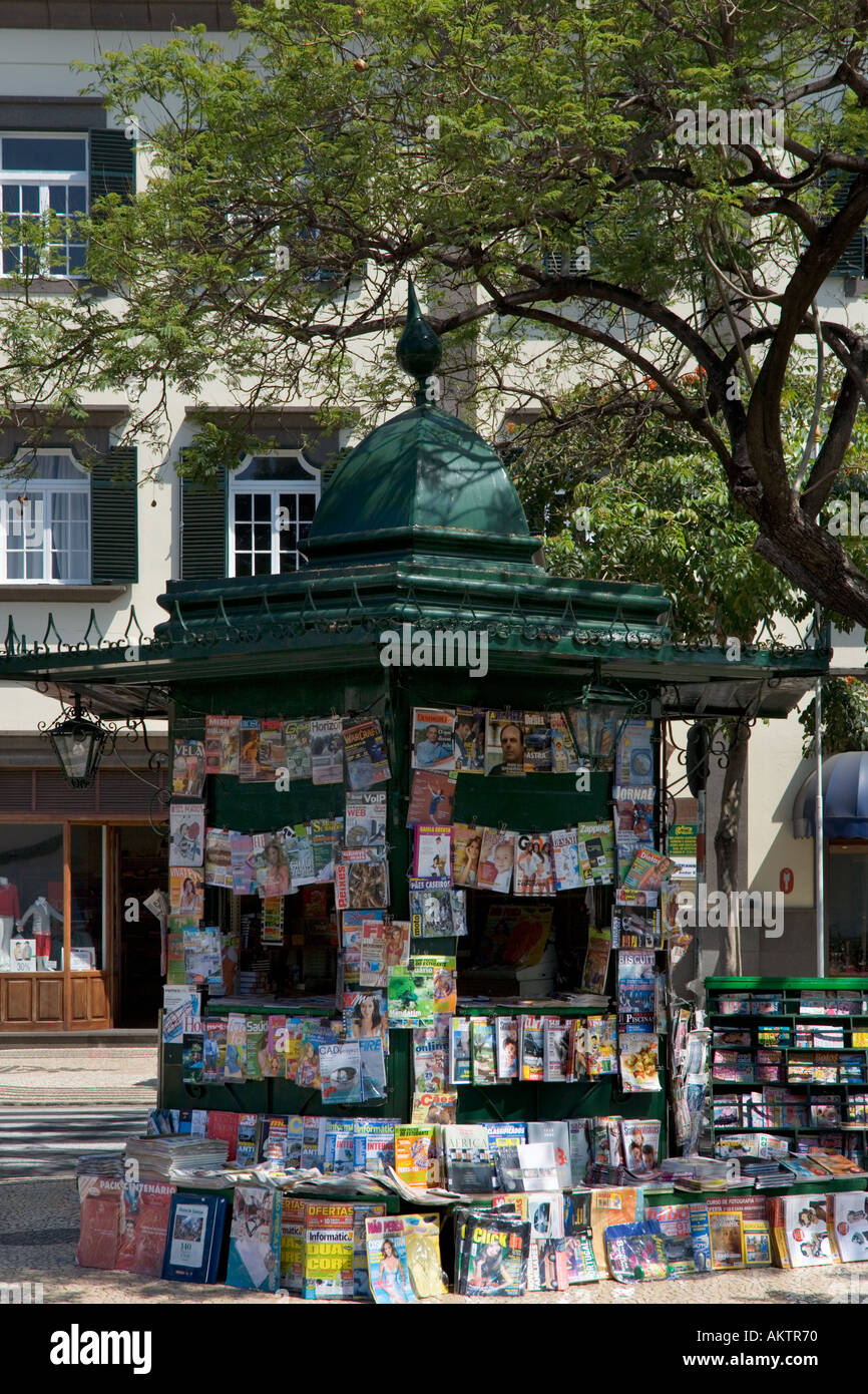 Kiosque à journaux dans le centre-ville, Funchal, Madeira, Portugal Banque D'Images